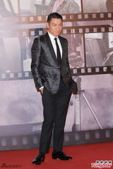 组图：刘德华帅气亮相 与郑秀文再度合作