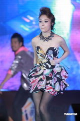 幻灯：新城劲爆颁奖礼落幕 陈奕迅容祖儿称王封后