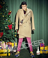 组图：任重最新圣诞大片曝光 独自狂欢HIGH翻天