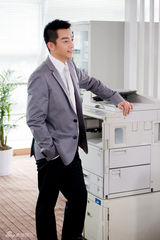 高清图：郑恺《杜拉拉升职记》阳光气质造型受宠