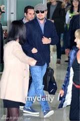 组图：莱昂纳多赴韩宣传新片机场亲民