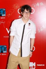 幻灯图：《分手说爱你》香港首映 房祖名薛凯琪同台