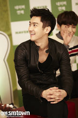 组图：SJ在线对话粉丝预热个唱 帅酷搞怪爆料