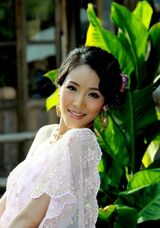 组图：梁镜珂泰国写真玩转异国风情