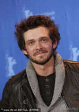 幻灯图集：《如何结束夏天》记者会 俄罗斯型男斗帅