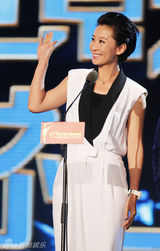 组图：苗圃长影节走红毯 黑白装帅气优雅呼声高