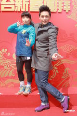 组图：俞琤拒回应与何超琼绯闻 职员集体封口