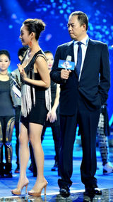 组图：宁静亮相山东中秋晚会再飚无敌高音