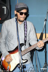 组图：余文乐台北探班张震岳 遭媒体围堵喊冤