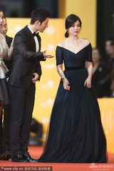 组图：《太平轮》压轴 宋慧乔俞飞鸿黑白争艳