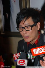 幻灯图：韩雨芹嫁豪门上海再摆酒 向张国立夫妇敬茶