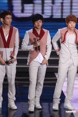 组图：韩国团体大出动 SJ-M唐禹哲high翻台北
