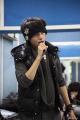 幻灯：陈坤为个唱加紧排练 自称第一个吃螃蟹的人