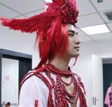 组图：张晓晨魔幻造型曝光 赤炎长发极具穿越范