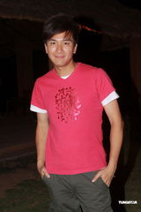 幻灯图：准港姐印度外景拍摄 骑大象过足瘾