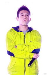幻灯图：陈冠希北京搞怪代言 忙捞金不正面回应复出