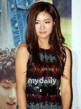 组图：韩片《Acoustic》试映会 女星申世京精致亮相