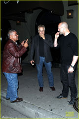 组图：史泰龙与斯坦森双硬汉聚餐 娇妻美艳