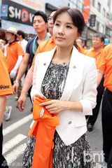 组图：韩星李贤京等出席保宁泥浆节开幕式