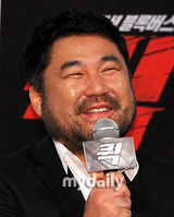 组图：李民基姜艺苑出席新片《Quick》首映