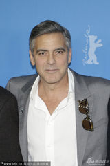 组图：《古迹卫士》克鲁尼与马特达蒙搭肩搞怪