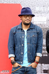 组图：Faye以个人姿态演出 张震岳与旧爱同台互动