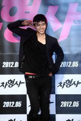 高清组图：姜志焕成宥利出席新片《车刑警》发布会