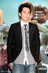 幻灯图：郭采洁为动画献声 陈汉典为结巴配音吃苦