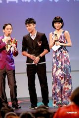 幻灯图：众星出席颁奖礼 薛凯琪首度亮相亚视