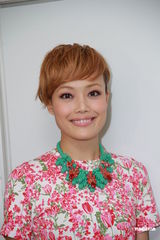 组图：《劲歌金曲》录影 容祖儿郑伊健亮相