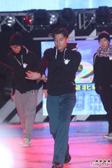 组图：郭富城赴台湾参加跨年演出 近期不结婚