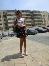 组图：吉克隽逸微博晒性感时尚生活照