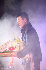 组图：佟大为拍《太平轮》空档捞金 倾情献唱