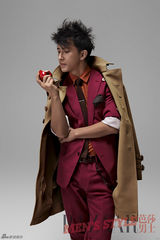 高清图：韩庚登《芭莎男士》 尽显活力型男魅力