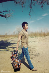 组图：秦昊拍异境时尚写真 显个性型男多面魅力