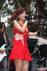 组图：丁当公开择偶标准 想度假盼真爱