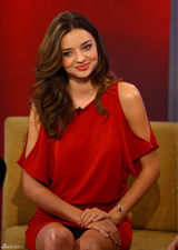 高清组图：米兰达-可儿性感亮相 粉红礼服娇艳