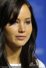 组图：库珀与劳伦斯亮相《乌云背后的幸福线》发布会