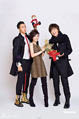 幻灯图集：容祖儿率师弟师妹拍宣传照 送圣诞祝愿