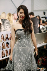 组图：曾黎复古造型亮相纽约时装周