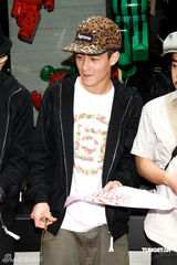 幻灯：陈冠希台北开店六月复出 称不知Lucas是谁