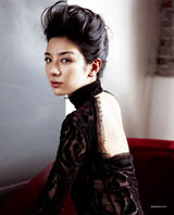 组图：黄奕慵懒复古造型登封面 风情演绎老上海