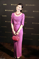 组图：高圆圆出席时尚活动 紫色长裙梦幻神秘