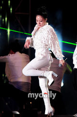 组图：Super Junior与BoA等参加田径赛庆祝演出