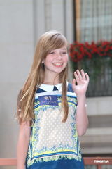 组图：英国小萝莉康妮抵港开唱 想去迪士尼乐园