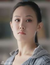 组图：50岁王姬21岁女儿美艳近照 身材高挑展妩媚