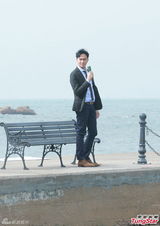 组图：张智霖未收劲歌邀请 计划新年办签唱会