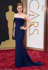 组图：86届奥斯卡红毯星光闪耀 高贵与奇葩并存