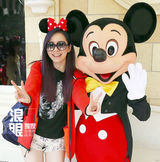 组图：张靓颖迪斯尼开启梦想计划 卖萌扮少女