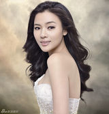 组图：陈思思台历写真 四季主题展多样风情